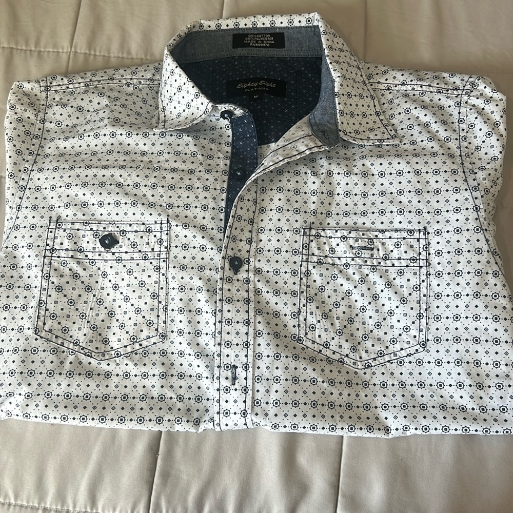M Long sleeve that can be converted to quarter sleeve blue and white button down